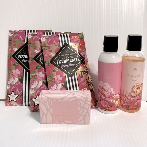 Luxury Bath Fizzing Salts, Body Wash & Lotion & Bath Soap Gift Set - Picture 5 of 10